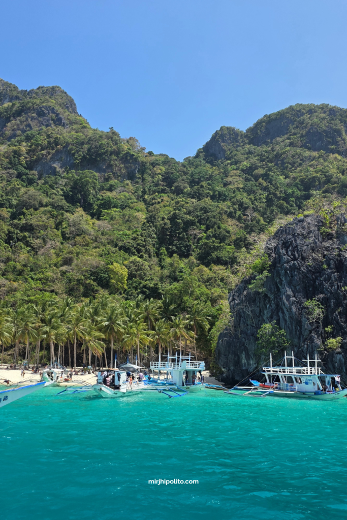 Cliffs and blue waters, El Nido, Philippines